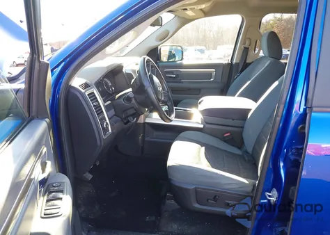 2017 Ram 1500 Big Horn 4X4 5'7 Box z USA, uszkodzony, nr VIN 1C6RR7LT7HS633548